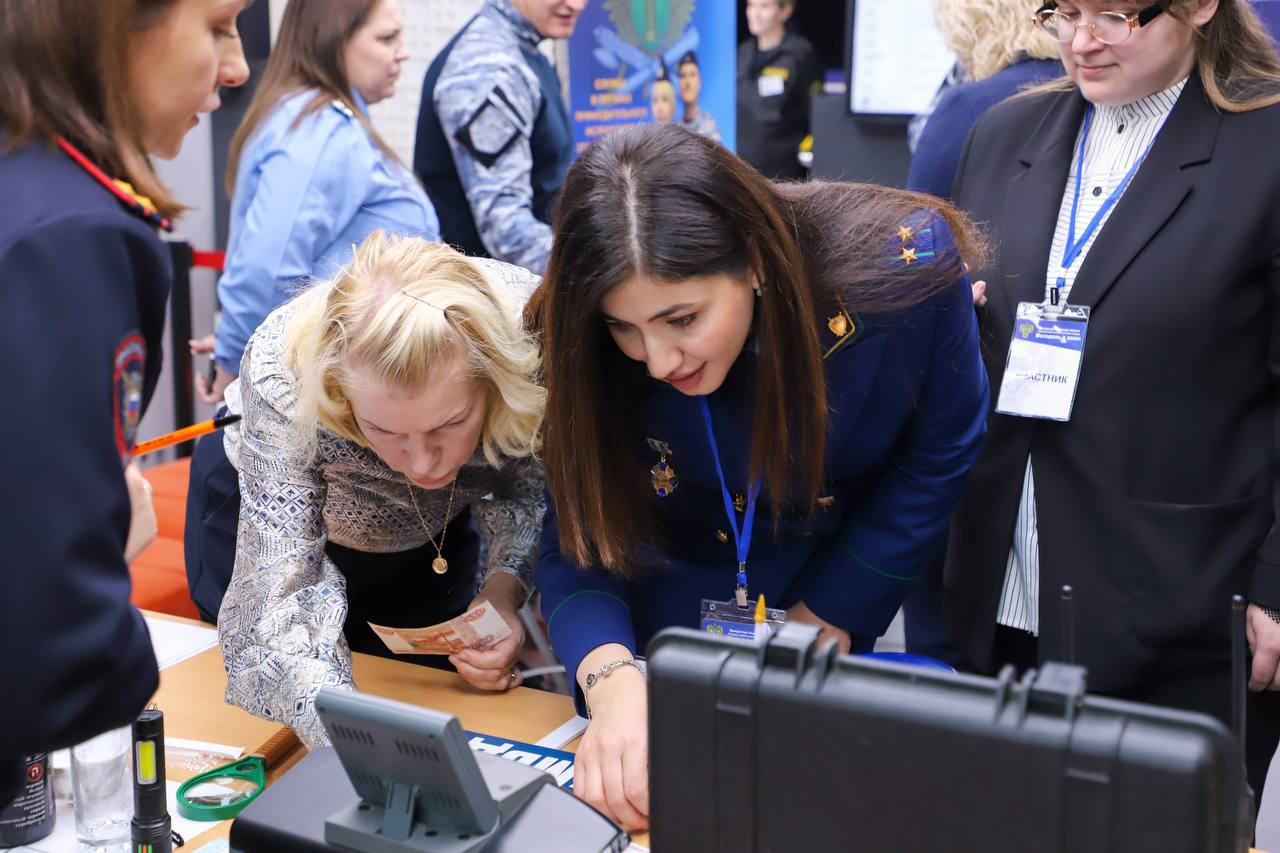 В Пскове завершился первый межрегиональный форум «Молодежь и закон» В Пскове завершился первый межрегиональный форум «Молодежь и закон»