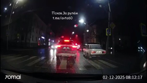 Момент наезда на 11-летнего школьника на улице Горького в Пскове попал на видео