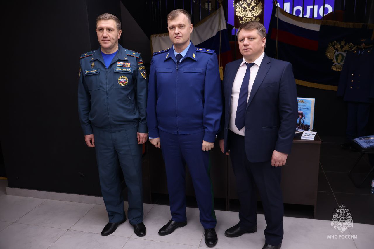 Сотрудники Главного управления МЧС России по Псковской области приняли участие в форуме "Молодежь и закон" Сотрудники Главного управления МЧС России по Псковской области приняли участие в форуме "Молодежь и закон"