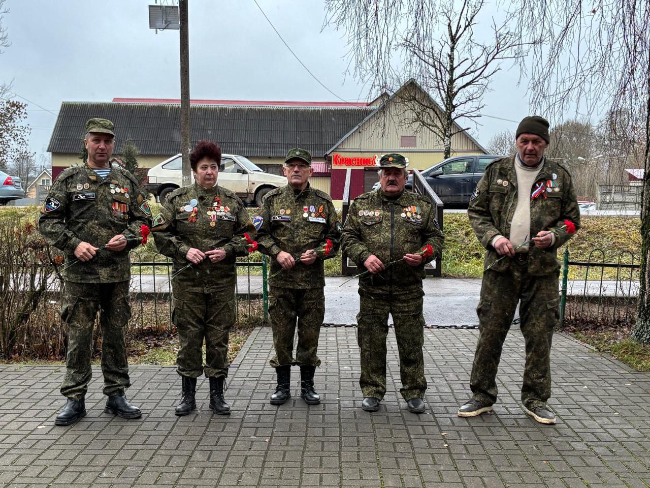 В День Неизвестного солдата поисковики ПО ВППОО " След Пантеры" из Пскова и районов Псковской области почтили память павших воинов, оставшихся неизвестными В День Неизвестного солдата поисковики ПО ВППОО " След Пантеры" из Пскова и районов Псковской области почтили память павших воинов, оставшихся неизвестными
