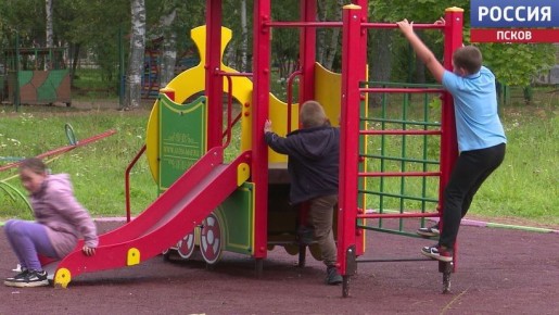 В городе Остров, в микрорайоне Остров-3 в 2026 году появится новая детская площадка