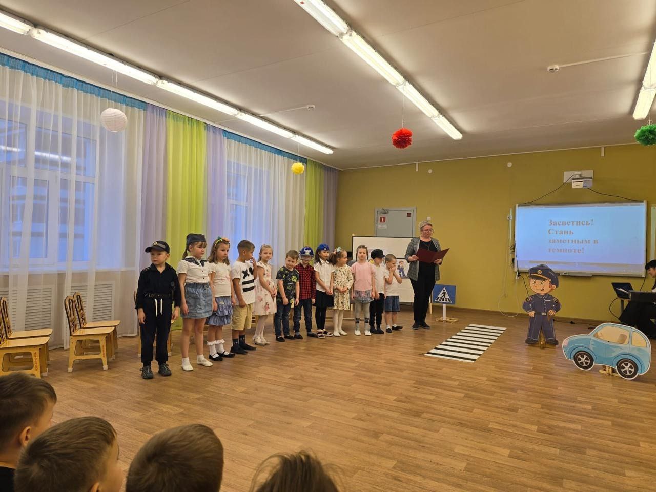 Государственный инспектор дорожного надзора отделения Госавтоинспекции ОМВД России по Псковскому району Елизавета Геращенко провела профилактическую беседу с воспитанниками детского сада "Страна детства", посвященную... Государственный инспектор дорожного надзора отделения Госавтоинспекции ОМВД России по Псковскому району Елизавета Геращенко провела профилактическую беседу с воспитанниками детского сада "Страна детства", посвященную...