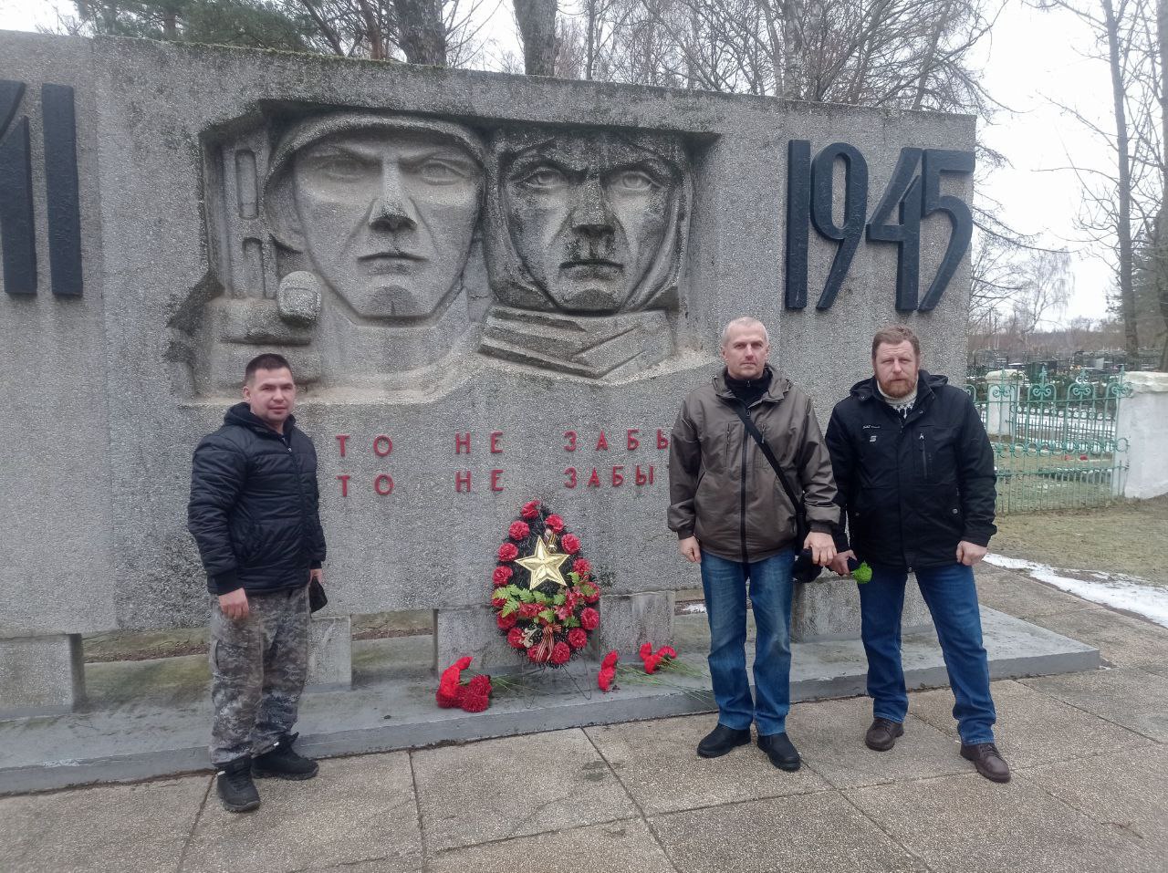 В День Неизвестного солдата поисковики ПО ВППОО " След Пантеры" из Пскова и районов Псковской области почтили память павших воинов, оставшихся неизвестными В День Неизвестного солдата поисковики ПО ВППОО " След Пантеры" из Пскова и районов Псковской области почтили память павших воинов, оставшихся неизвестными