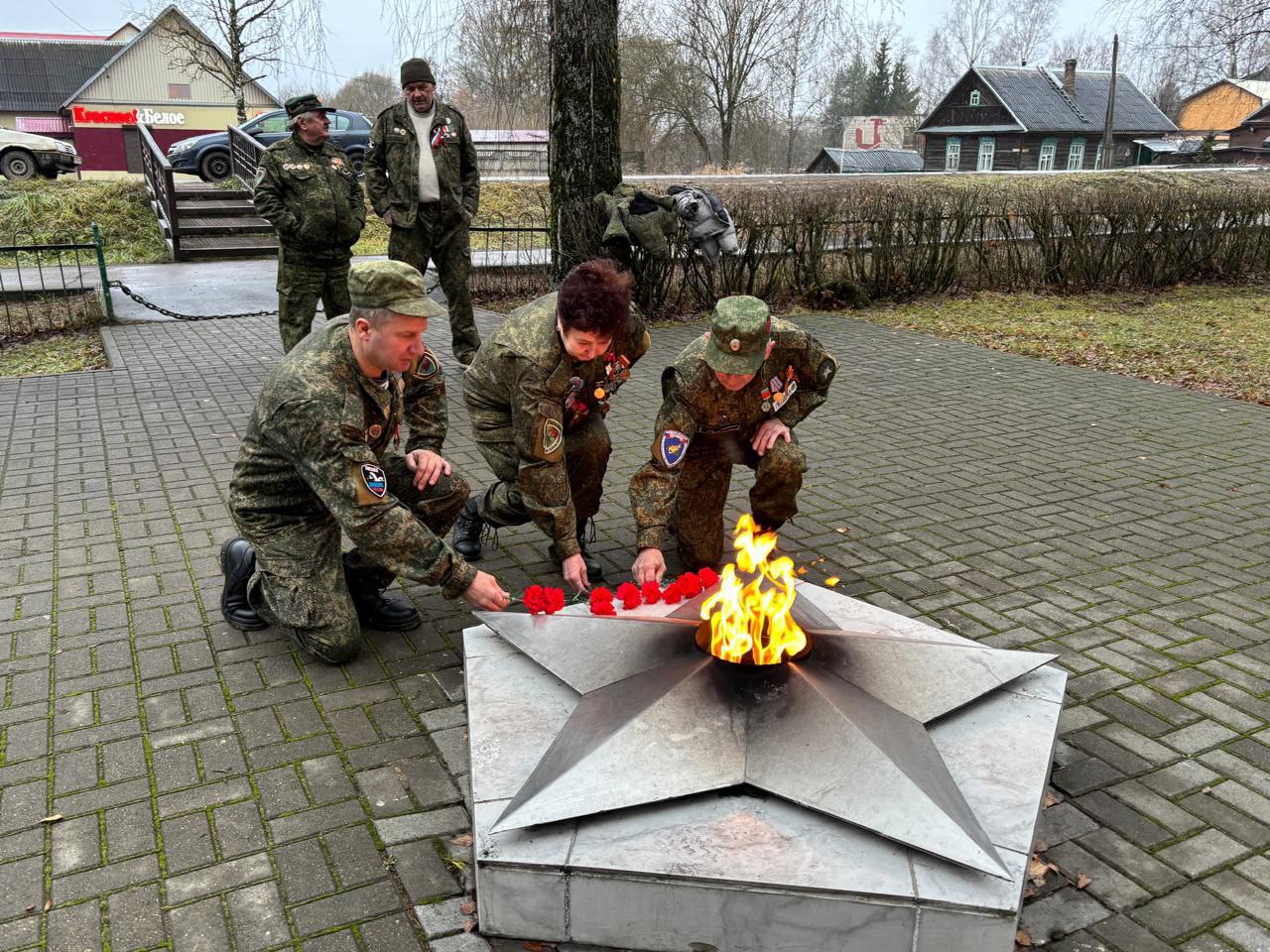 В День Неизвестного солдата поисковики ПО ВППОО " След Пантеры" из Пскова и районов Псковской области почтили память павших воинов, оставшихся неизвестными В День Неизвестного солдата поисковики ПО ВППОО " След Пантеры" из Пскова и районов Псковской области почтили память павших воинов, оставшихся неизвестными