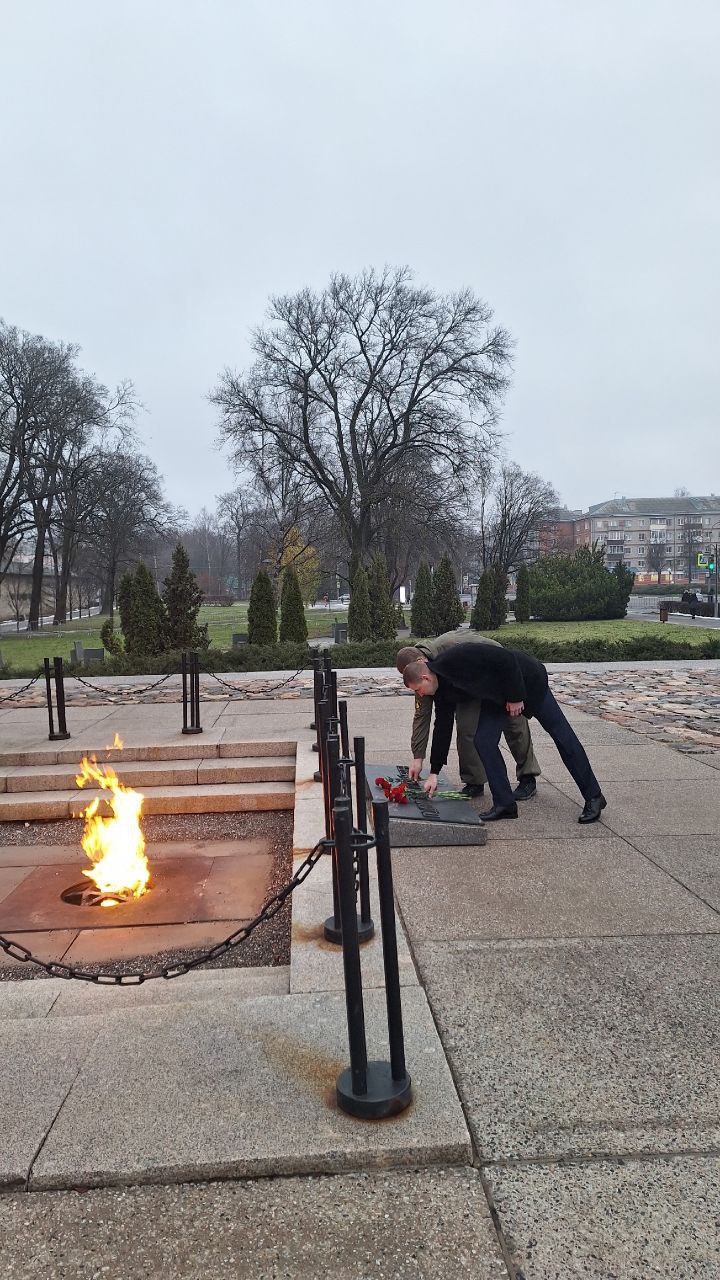 В День Неизвестного солдата поисковики ПО ВППОО " След Пантеры" из Пскова и районов Псковской области почтили память павших воинов, оставшихся неизвестными В День Неизвестного солдата поисковики ПО ВППОО " След Пантеры" из Пскова и районов Псковской области почтили память павших воинов, оставшихся неизвестными