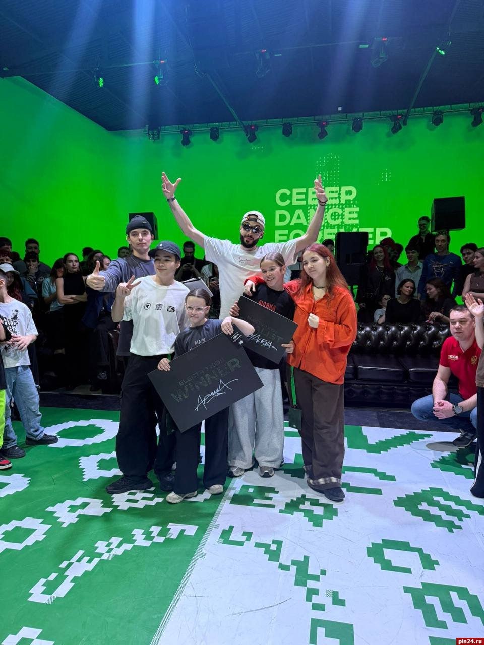 В США енот устроил бардак в алкогольном магазине, напился и отключился в туалете В США енот устроил бардак в алкогольном магазине, напился и отключился в туалете