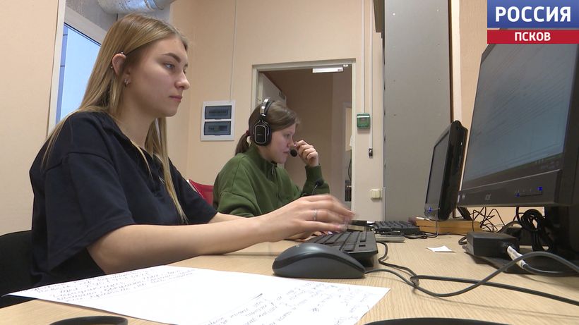 2297 обращений граждан поступило на "Прямую линию с губернатором Михаилом Ведерниковым" в этом году