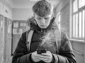 Псковские школьники и телефоны: почему отбирать – не выход?