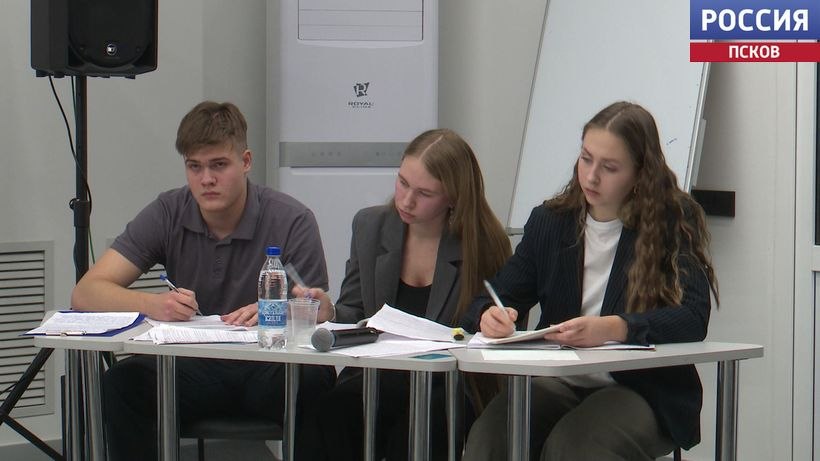 Сегодня в Пскове прошел муниципальный этап лиги дебатов "Истина" Сегодня в Пскове прошел муниципальный этап лиги дебатов "Истина"