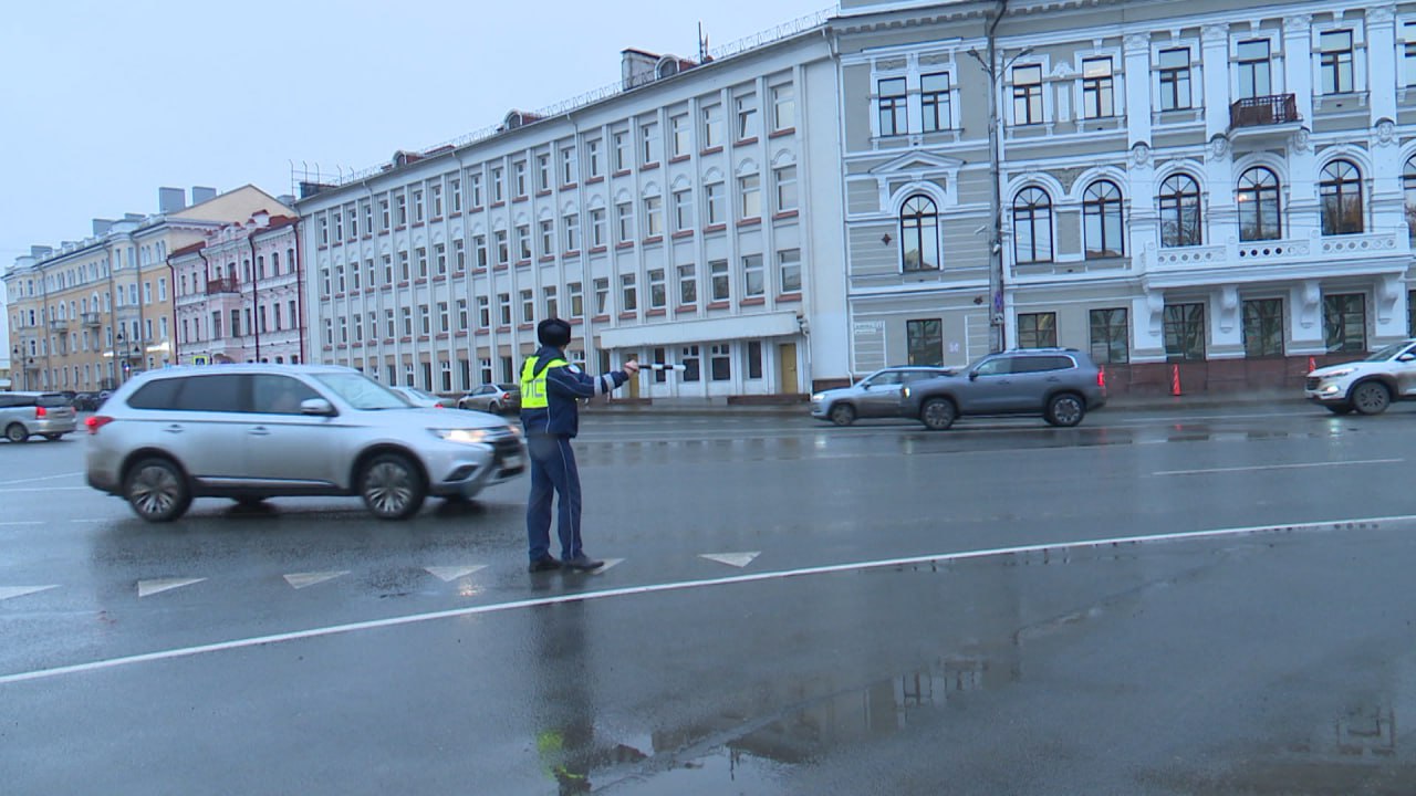 Сегодня, в Международный день борьбы с коррупцией, инспекторы ГАИ провели в Пскове акцию Сегодня, в Международный день борьбы с коррупцией, инспекторы ГАИ провели в Пскове акцию