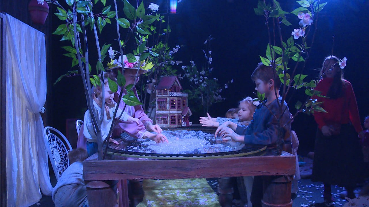 Сегодня в Пскове начался фестиваль для самых маленьких театралов - "Кроха-фест" Сегодня в Пскове начался фестиваль для самых маленьких театралов - "Кроха-фест"