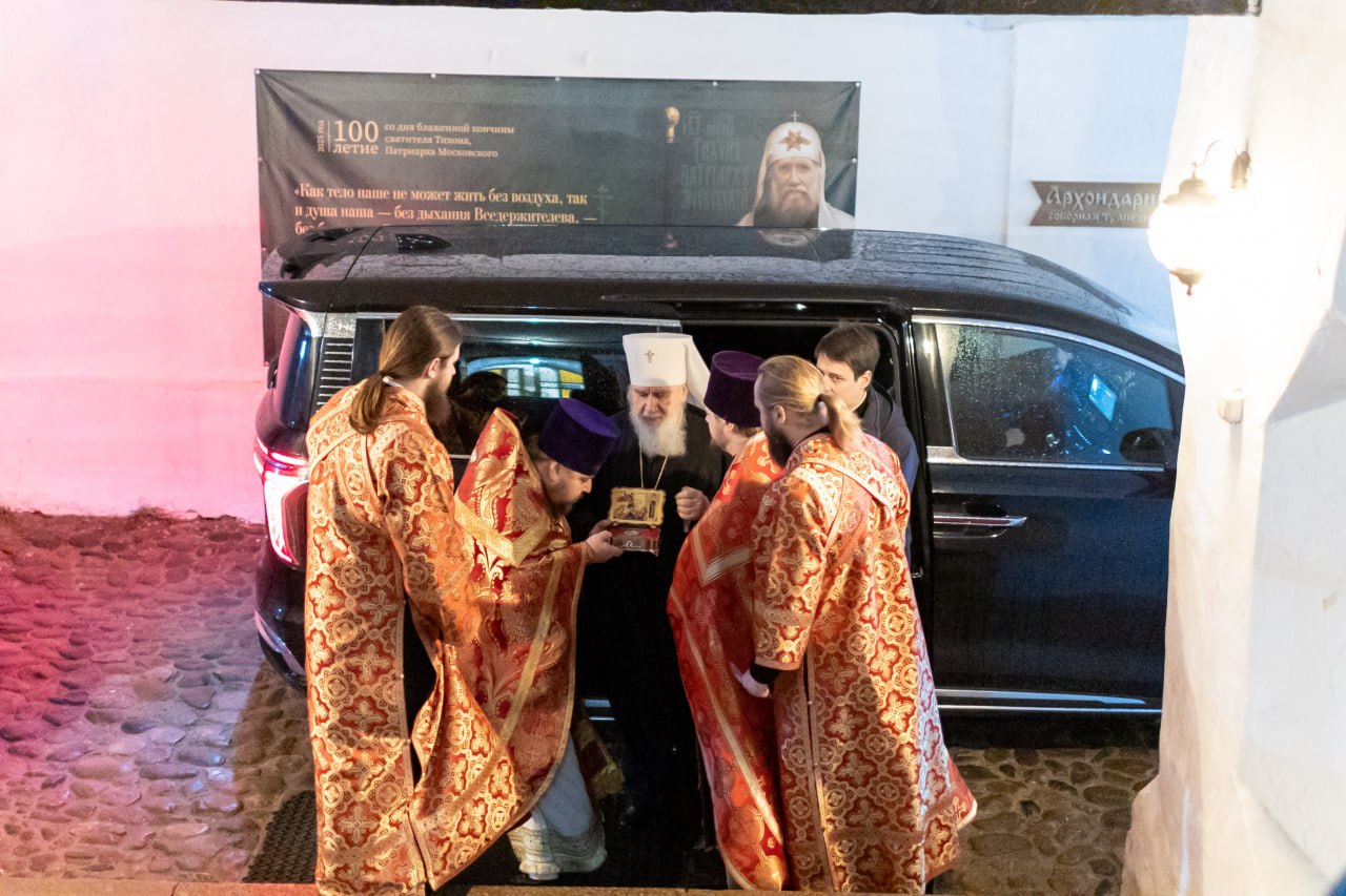 Ковчег с частицей мощей Георгия Победоносца прибыл в Псков Ковчег с частицей мощей Георгия Победоносца прибыл в Псков