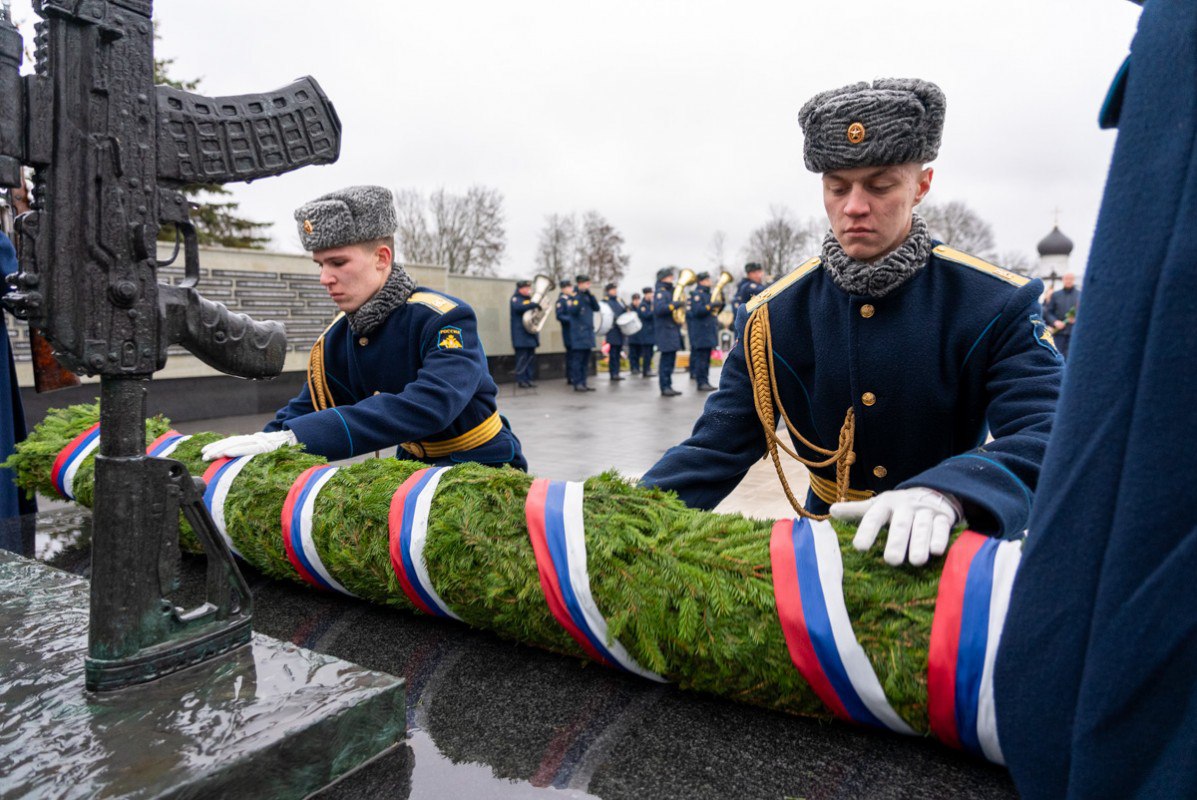 В День Героев Отечества во вторник в Псковской области прошли памятные мероприятия В День Героев Отечества во вторник в Псковской области прошли памятные мероприятия