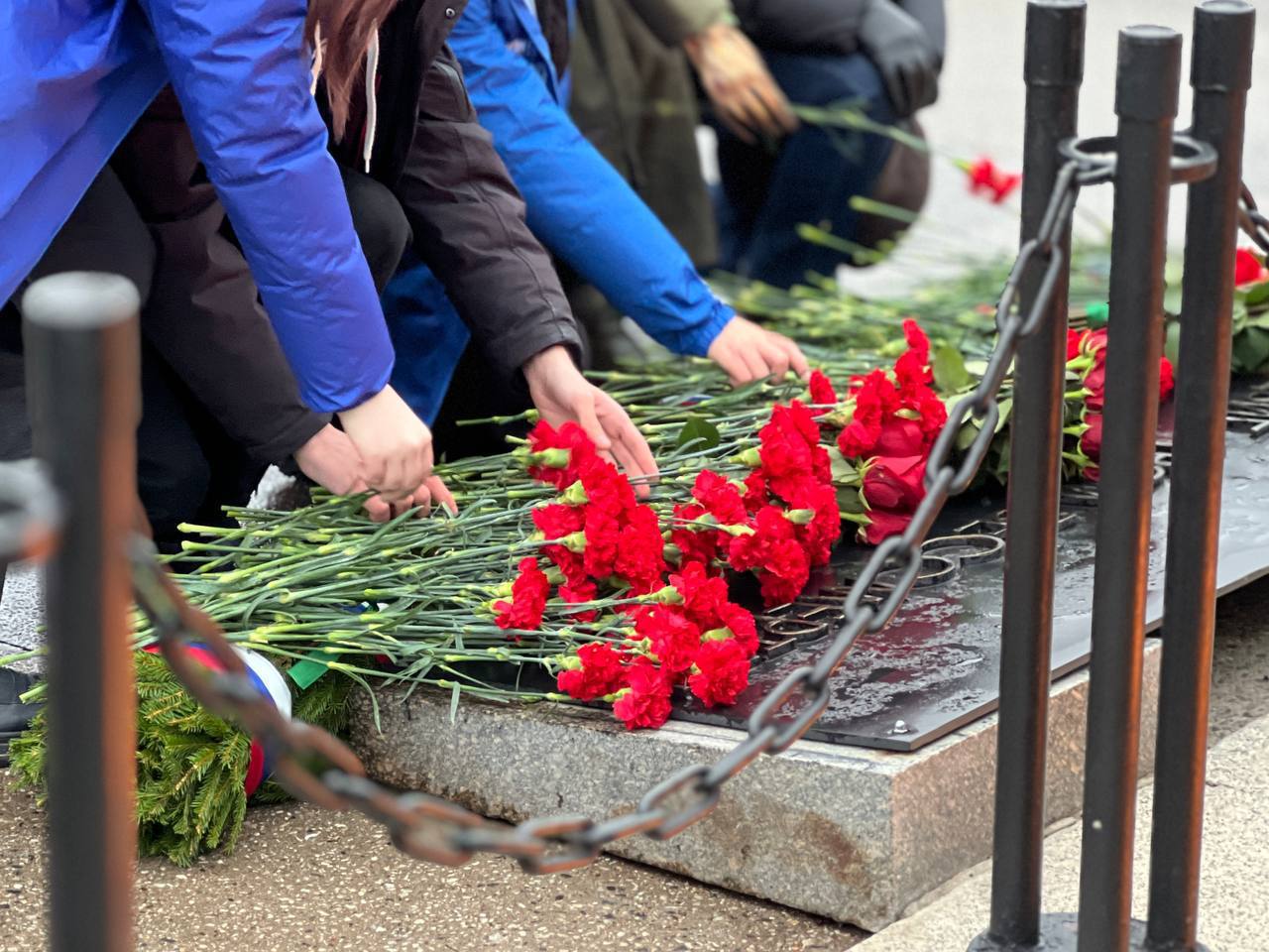 Елкин Борис: Сегодня вся страна чествует мужество, отвагу и самопожертвование Елкин Борис: Сегодня вся страна чествует мужество, отвагу и самопожертвование