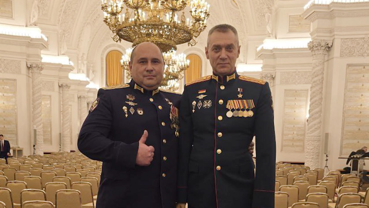 Владимир Путин вручил медаль "Золотая звезда" герою России Константину Широкову Владимир Путин вручил медаль "Золотая звезда" герою России Константину Широкову