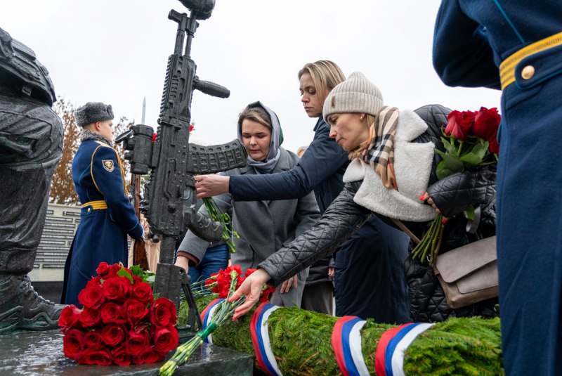 В День Героев Отечества во вторник в Псковской области прошли памятные мероприятия В День Героев Отечества во вторник в Псковской области прошли памятные мероприятия