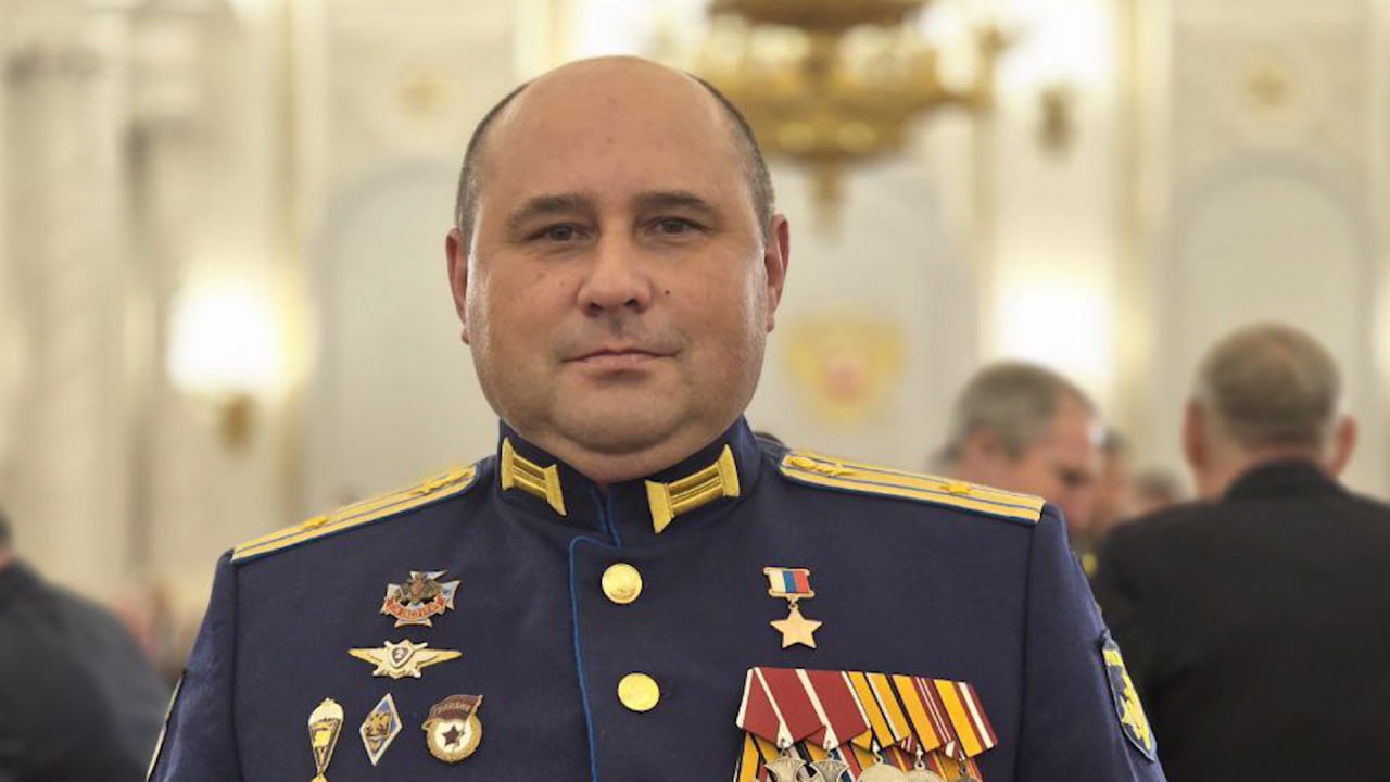 Владимир Путин вручил медаль "Золотая звезда" герою России Константину Широкову Владимир Путин вручил медаль "Золотая звезда" герою России Константину Широкову