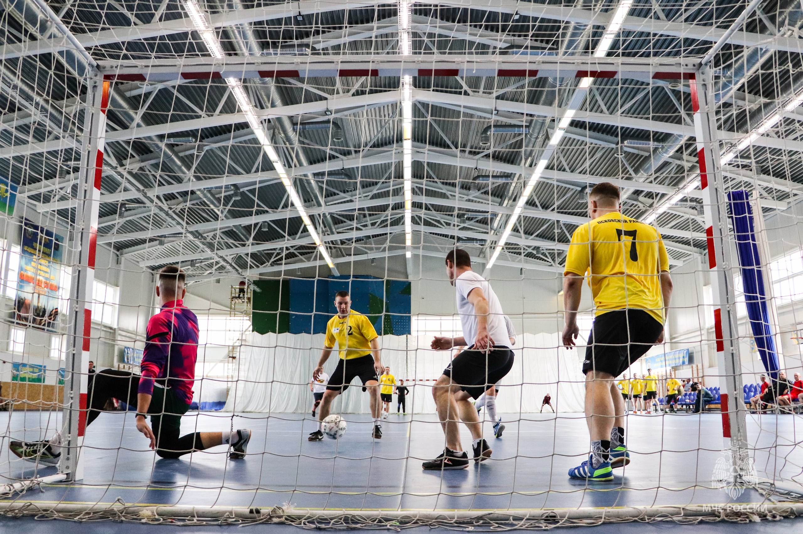 Всемирный день футбола. Каждый год 10 декабря мир отмечает особый день, посвящённый футболу — спорту, который объединяет людей разных возрастов и профессий Всемирный день футбола. Каждый год 10 декабря мир отмечает особый день, посвящённый футболу — спорту, который объединяет людей разных возрастов и профессий