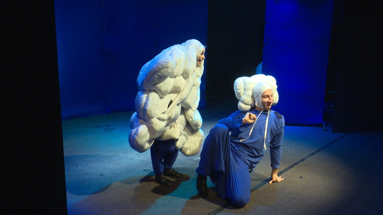 "Кроха-фест" продолжается и сегодня его пространство расширилось до спектаклей на Малой и Большой сценах Пушкинского театра "Кроха-фест" продолжается и сегодня его пространство расширилось до спектаклей на Малой и Большой сценах Пушкинского театра