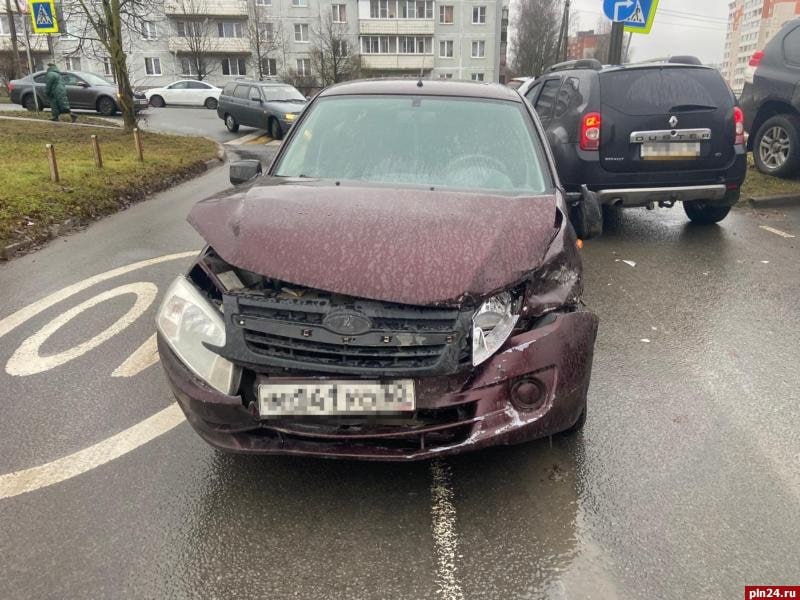 Массовое ДТП на Коммунальной: три машины, два пострадавших Массовое ДТП на Коммунальной: три машины, два пострадавших