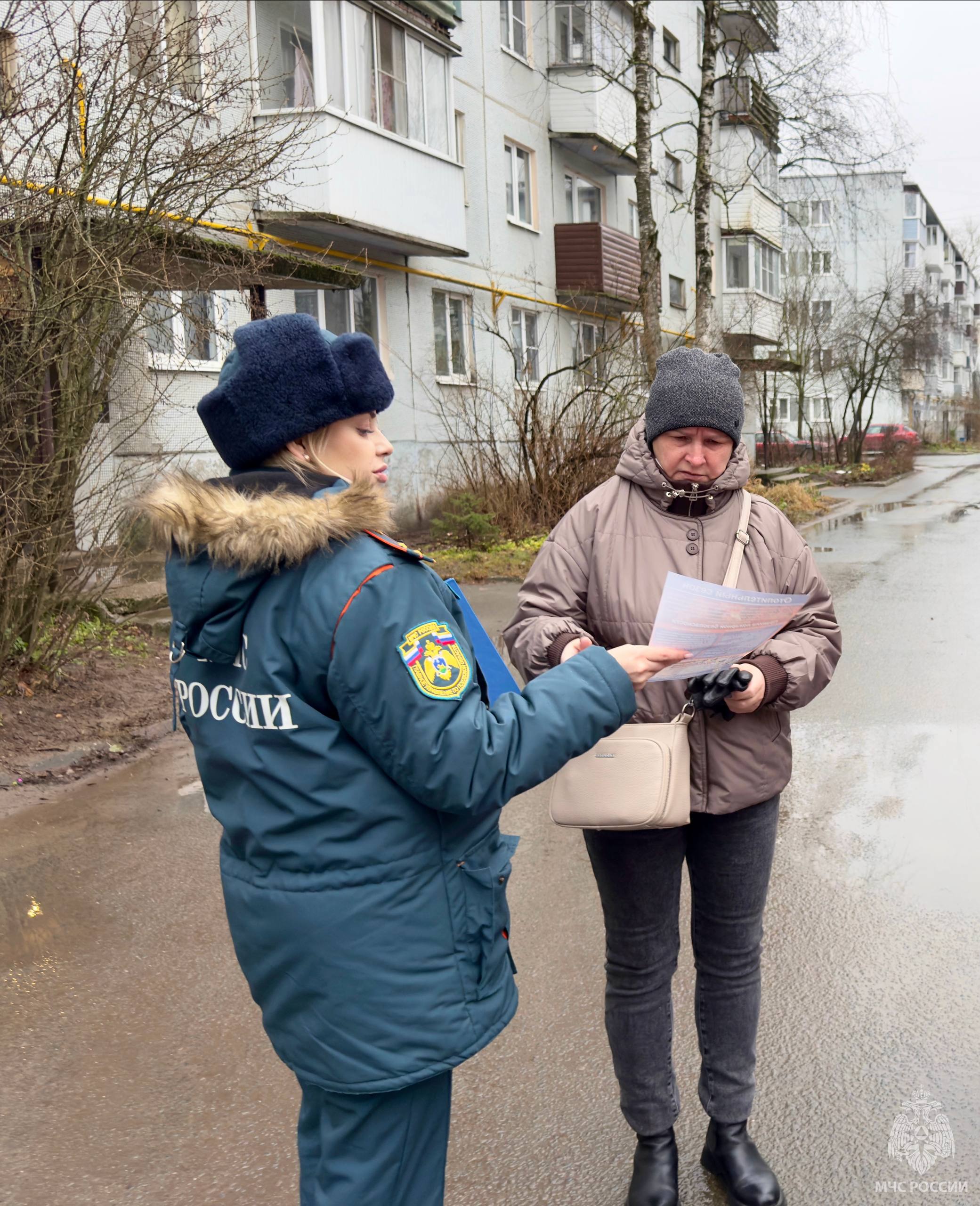 #Профилактика. Сегодня на территории областного центра сотрудником Главного управления и представителем Администрации г. Пскова проведён профилактический рейд по предотвращению пожаров в жилом секторе #Профилактика. Сегодня на территории областного центра сотрудником Главного управления и представителем Администрации г. Пскова проведён профилактический рейд по предотвращению пожаров в жилом секторе
