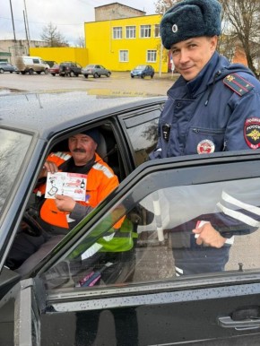 Сотрудники отделения Госавтоинспекции МО МВД России "Бежаницкий" провели профилактическую акцию среди водителей, направленную на повышение уровня осведомленности о ключевых аспектах безопасной езды