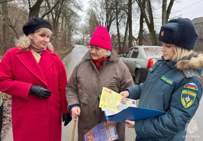 #Профилактика. Сегодня на территории областного центра сотрудником Главного управления и представителем Администрации г. Пскова проведён профилактический рейд по предотвращению пожаров в жилом секторе