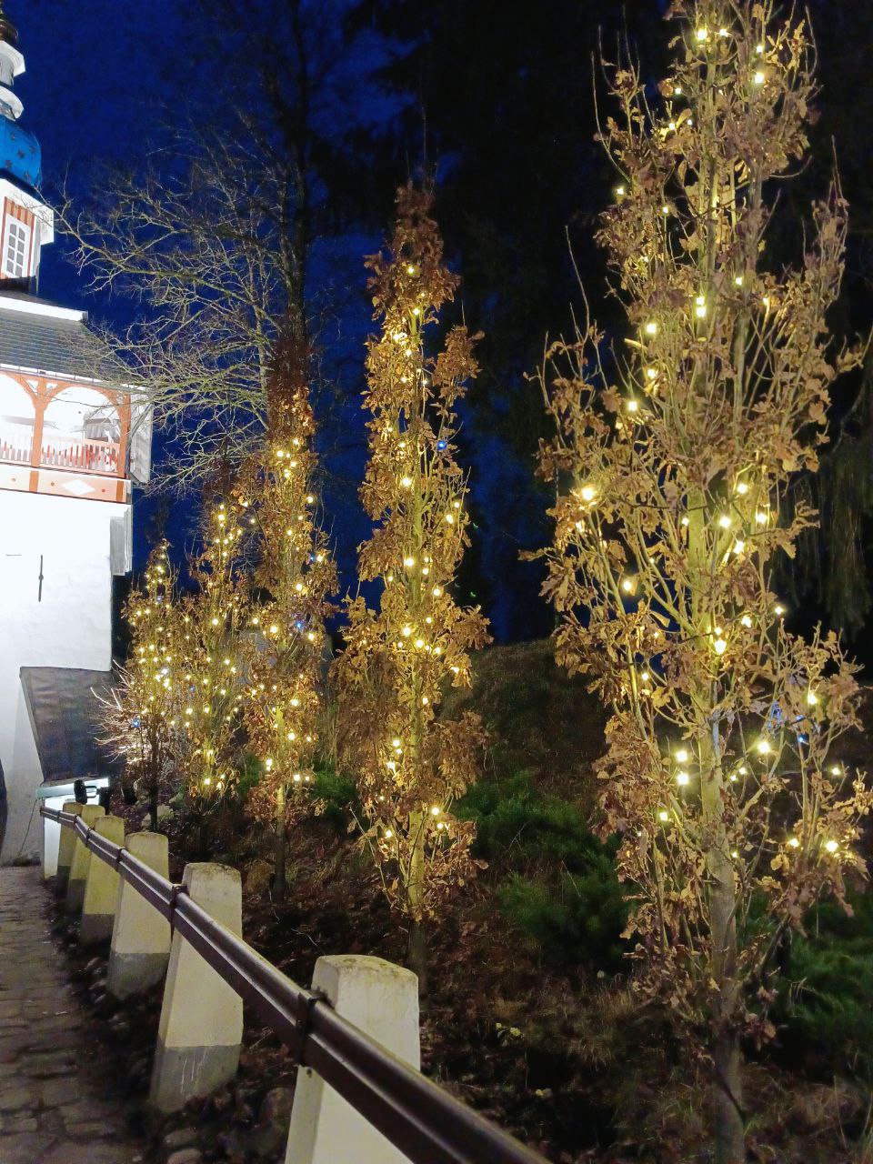 Печоры тоже уже вовсю преображаются к Новому году Печоры тоже уже вовсю преображаются к Новому году