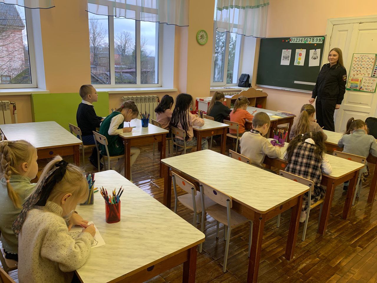 Познавательное мероприятие по безопасности дорожного движения прошло в структурном подразделении детского сада «N 1» г. Опочка Познавательное мероприятие по безопасности дорожного движения прошло в структурном подразделении детского сада «N 1» г. Опочка