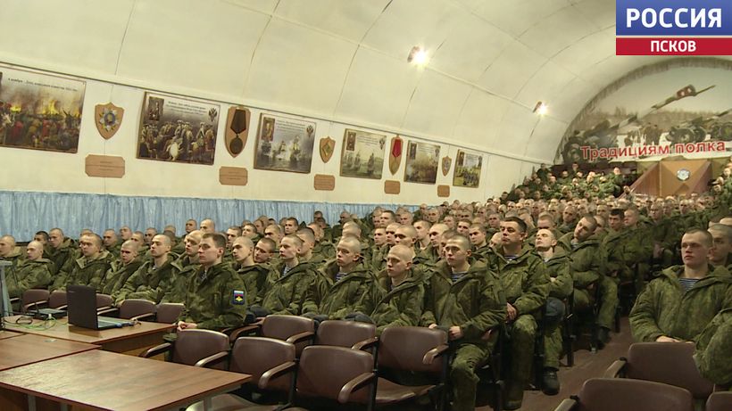 Встречу с военнослужащими Псковского соединения ВДВ провел писатель Виктор Николаев Встречу с военнослужащими Псковского соединения ВДВ провел писатель Виктор Николаев