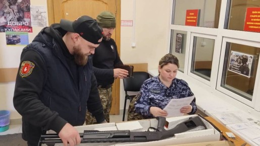 Более 200 единиц охотничьего оружия, а также большое количество боеприпасов передали в зону СВО жители региона с помощью Росгвардии