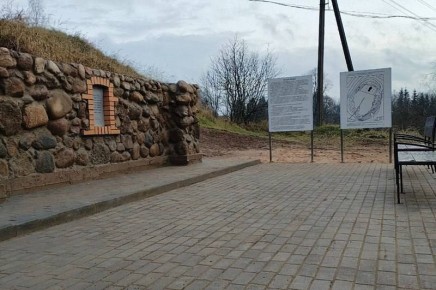 Выбор настойчивых. Для новоржевской деревни Выбор год завершается появлением нового объекта инфраструктуры для туристов — экскурсионной площадки у подножия крепостного вала