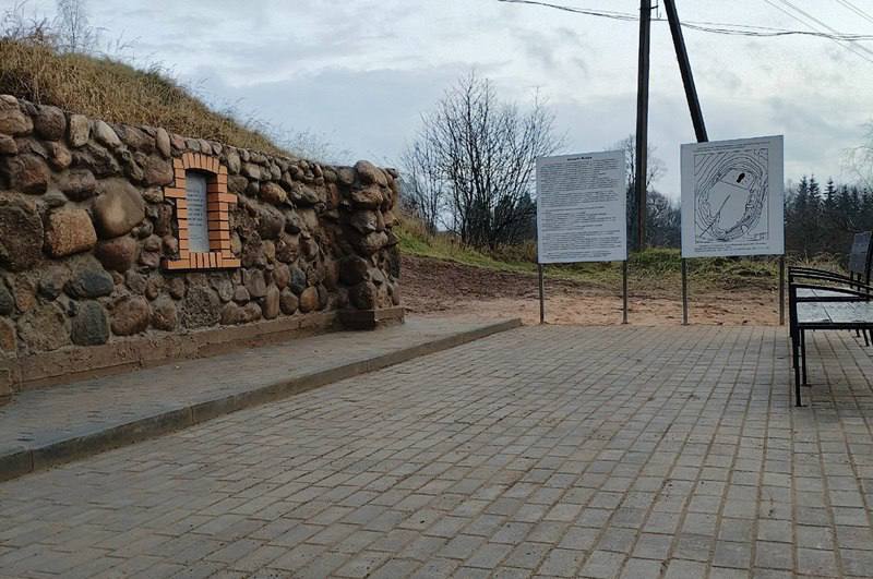 Выбор настойчивых. Для новоржевской деревни Выбор год завершается появлением нового объекта инфраструктуры для туристов — экскурсионной площадки у подножия крепостного вала