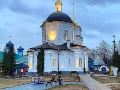 Монтаж новых светильников завершается в церкви Сорока Севастийских Мучеников в Печорах