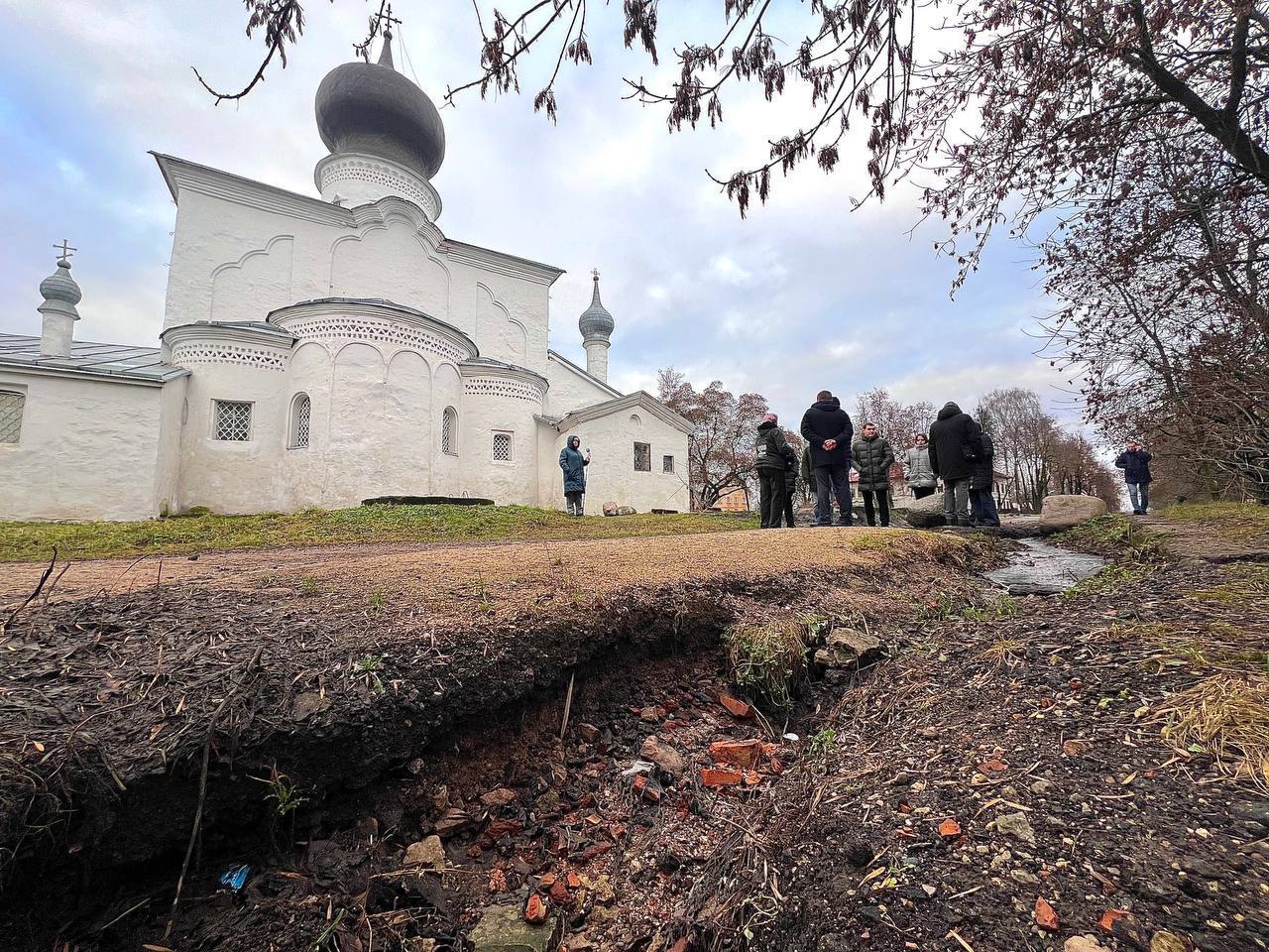 Елкин Борис: 6 Вместе с депутатом Псковской городской Думы Евгением Васильевым побывал в округе №6, чтобы на месте оценить выполненные работы и обсудить с жителями вопросы, которые требуют нашего внимания Елкин Борис: 6 Вместе с депутатом Псковской городской Думы Евгением Васильевым побывал в округе №6, чтобы на месте оценить выполненные работы и обсудить с жителями вопросы, которые требуют нашего внимания