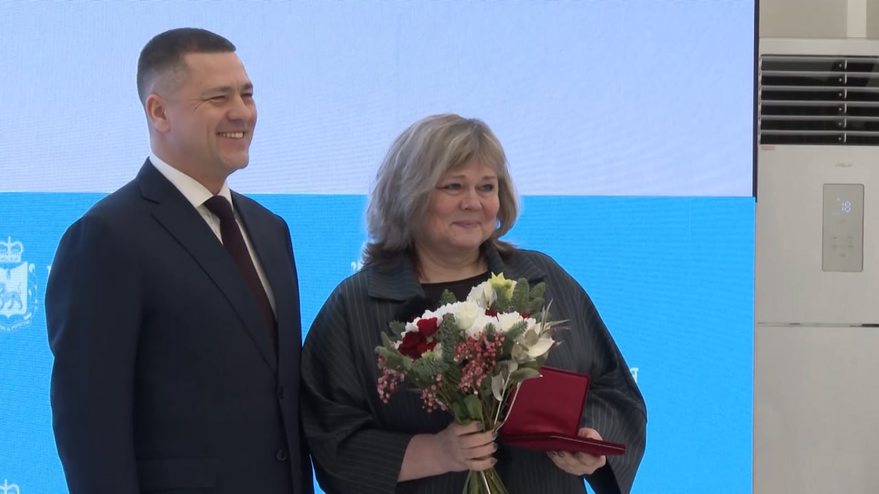 Михаил Ведерников сегодня вручил государственные, региональные и ведомственные награды жителям Псковской области Михаил Ведерников сегодня вручил государственные, региональные и ведомственные награды жителям Псковской области