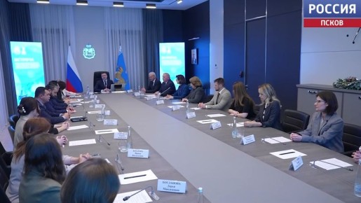 Ключи от пяти служебных квартир вручили молодым врачам региона