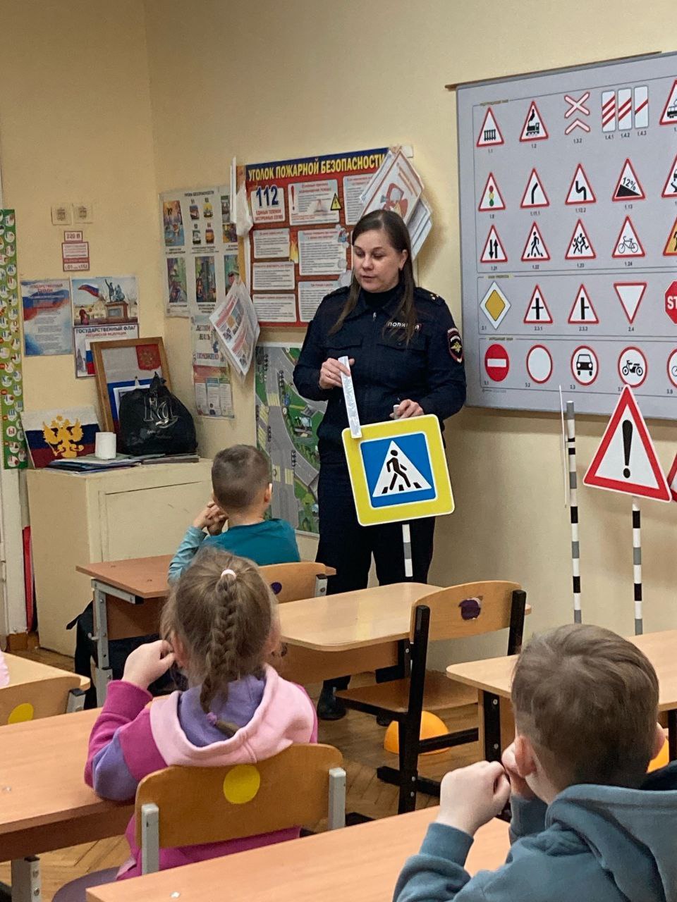 В рамках проведения профилактических мероприятий по БДД в зимний период, а также в преддверии новогодних и рождественских каникул, с обучающимися "Порховского районного Центра Детского Творчества " прошла тематическая... В рамках проведения профилактических мероприятий по БДД в зимний период, а также в преддверии новогодних и рождественских каникул, с обучающимися "Порховского районного Центра Детского Творчества " прошла тематическая...