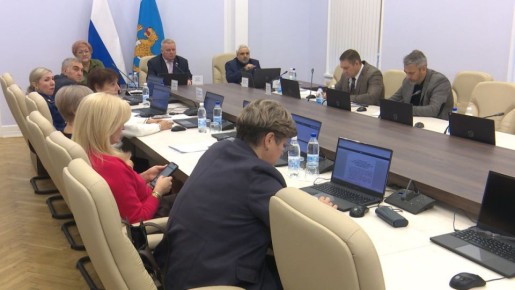 Проект областного бюджета на следующий год обсудили сегодня на заседании Комитета по труду и социальной политике под председательством вице-спикера областного Собрания Игоря Дитриха