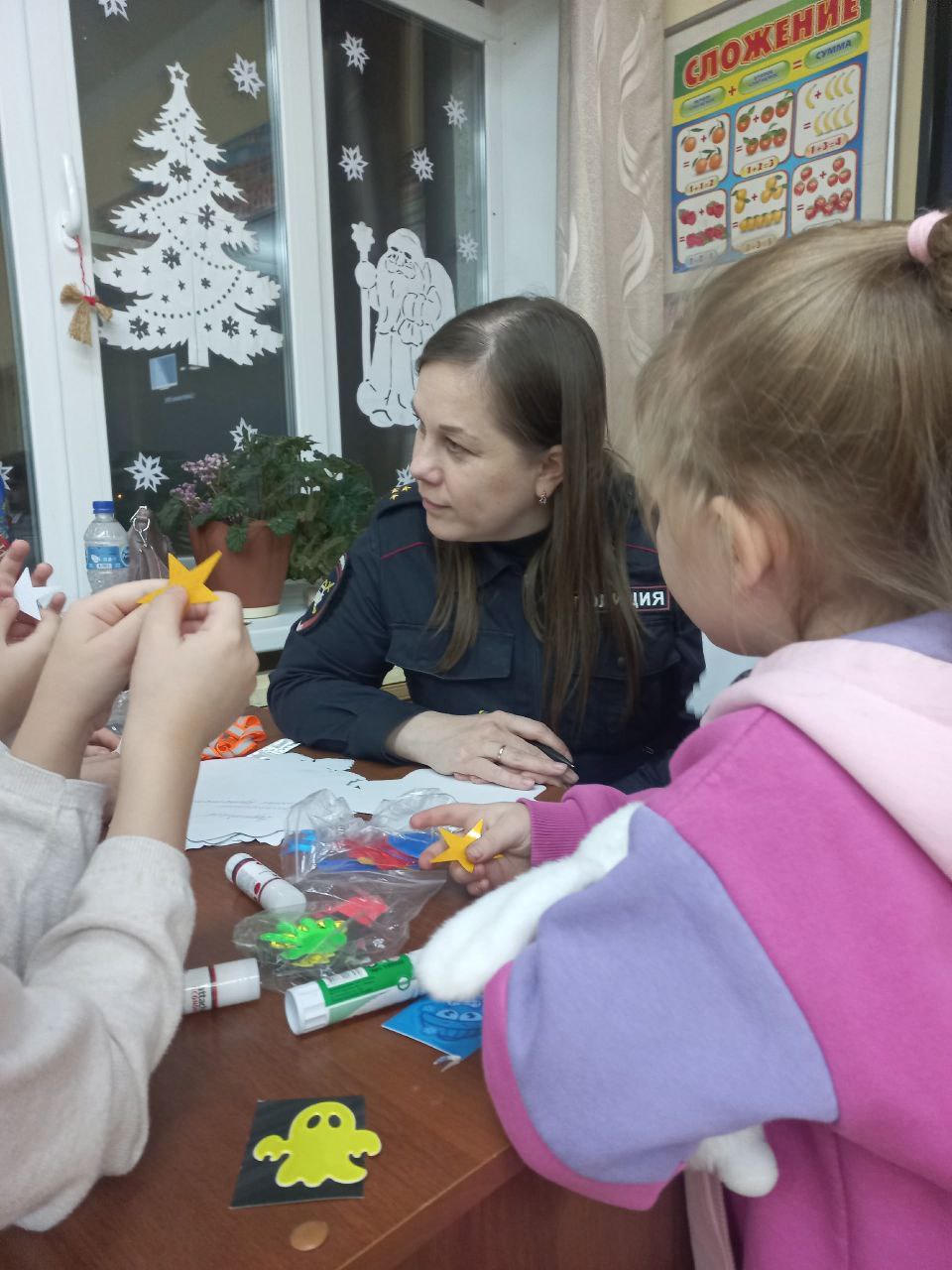 В рамках проведения профилактических мероприятий по БДД в зимний период, а также в преддверии новогодних и рождественских каникул, с обучающимися "Порховского районного Центра Детского Творчества " прошла тематическая... В рамках проведения профилактических мероприятий по БДД в зимний период, а также в преддверии новогодних и рождественских каникул, с обучающимися "Порховского районного Центра Детского Творчества " прошла тематическая...