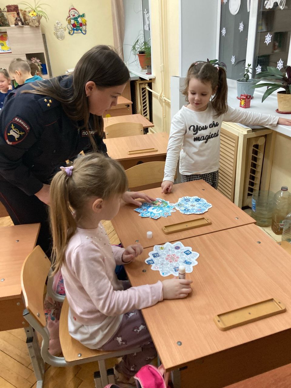 В рамках проведения профилактических мероприятий по БДД в зимний период, а также в преддверии новогодних и рождественских каникул, с обучающимися "Порховского районного Центра Детского Творчества " прошла тематическая... В рамках проведения профилактических мероприятий по БДД в зимний период, а также в преддверии новогодних и рождественских каникул, с обучающимися "Порховского районного Центра Детского Творчества " прошла тематическая...