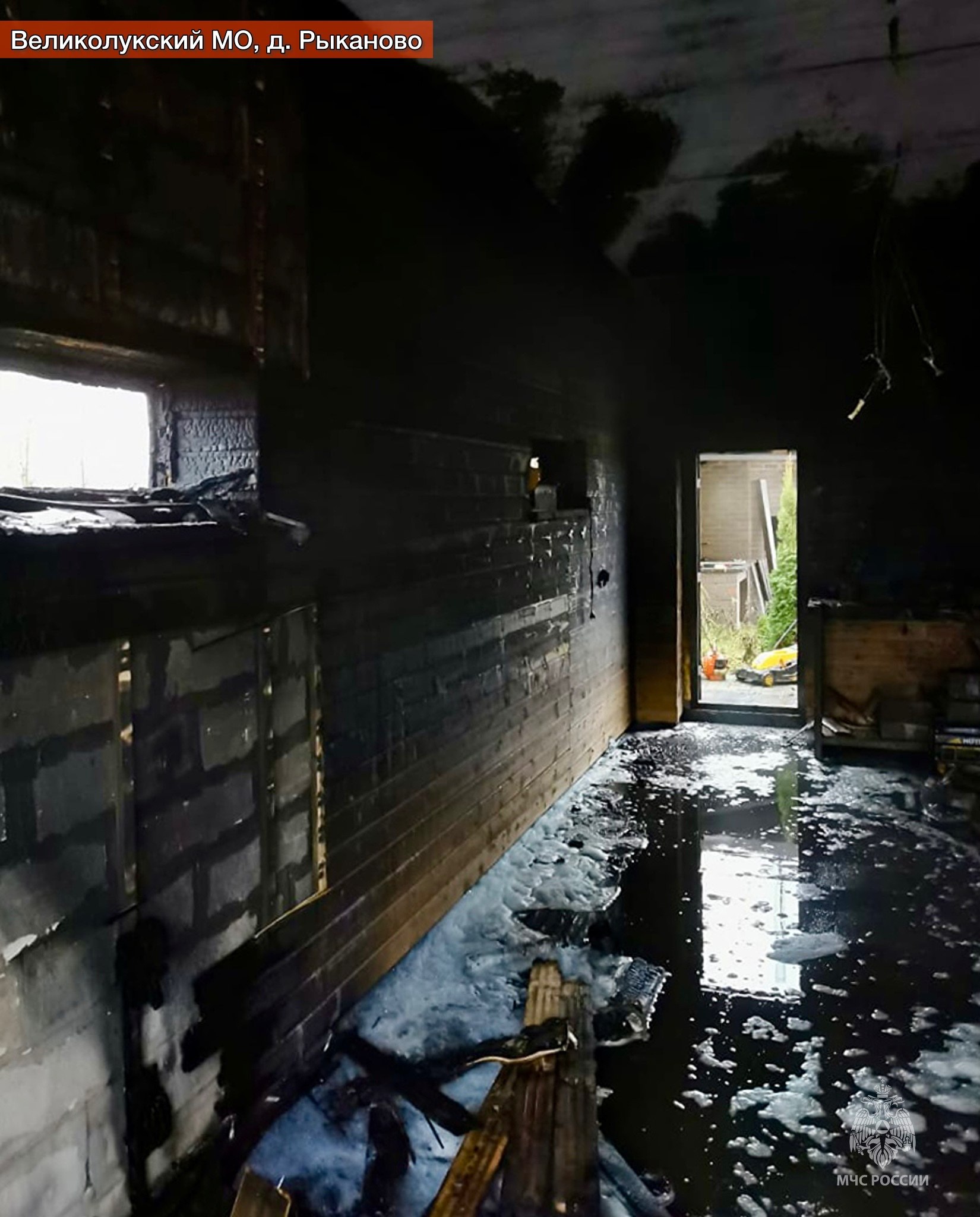 #ОперативноЗаСутки. За минувшие сутки пожарно-спасательные подразделения Псковской области ликвидировали возгорание гараже на улице Широкая в деревне Рыканово Великолукского муниципального округа #ОперативноЗаСутки. За минувшие сутки пожарно-спасательные подразделения Псковской области ликвидировали возгорание гараже на улице Широкая в деревне Рыканово Великолукского муниципального округа