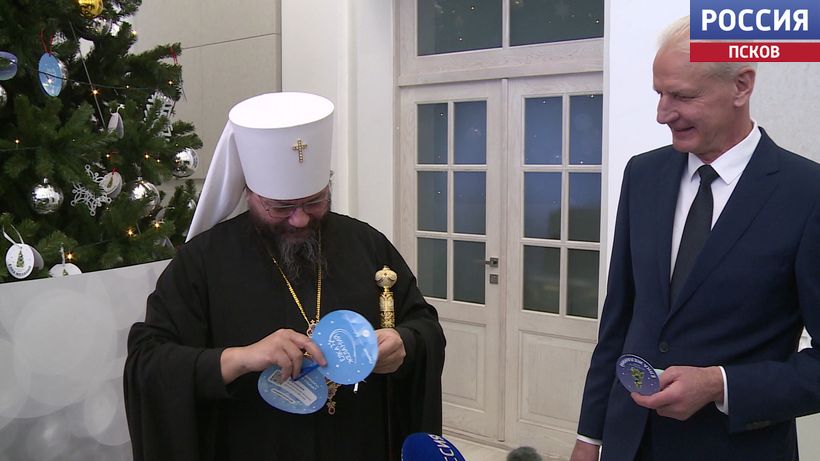 Роль волшебников, способных исполнить детские мечты, сегодня примерили на себя губернатор, депутаты областного Собрания, руководители региональных исполнительных органов и главы муниципальных образований Роль волшебников, способных исполнить детские мечты, сегодня примерили на себя губернатор, депутаты областного Собрания, руководители региональных исполнительных органов и главы муниципальных образований