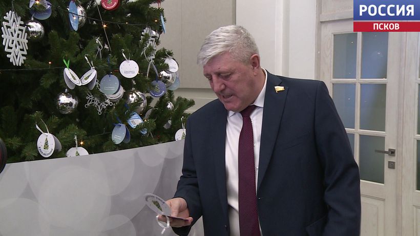 Роль волшебников, способных исполнить детские мечты, сегодня примерили на себя губернатор, депутаты областного Собрания, руководители региональных исполнительных органов и главы муниципальных образований Роль волшебников, способных исполнить детские мечты, сегодня примерили на себя губернатор, депутаты областного Собрания, руководители региональных исполнительных органов и главы муниципальных образований