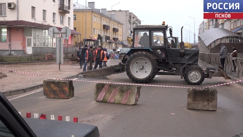 В Великих Луках ликвидируют последствия аварии на водопроводной магистрали В Великих Луках ликвидируют последствия аварии на водопроводной магистрали