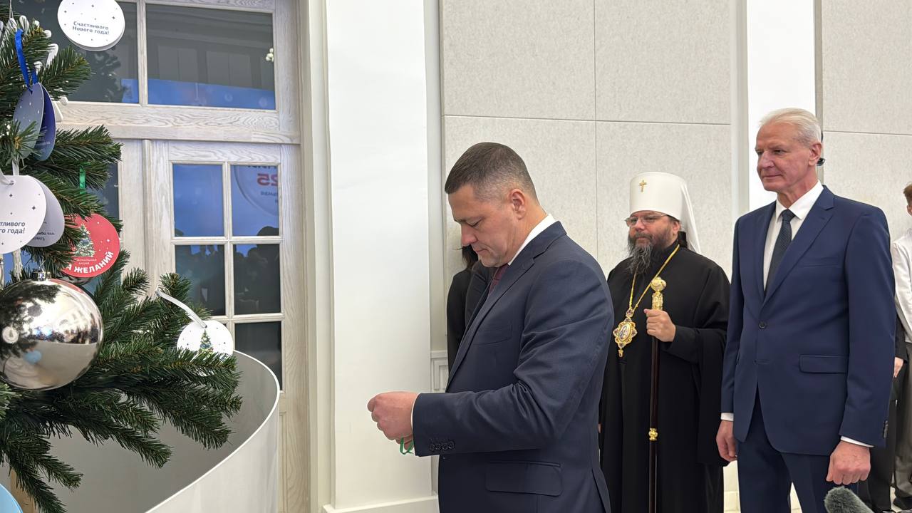 Губернатор Михаил Ведерников в рамках традиционной благотворительной акции «Елка желаний» исполнит мечты пяти юных жителей региона