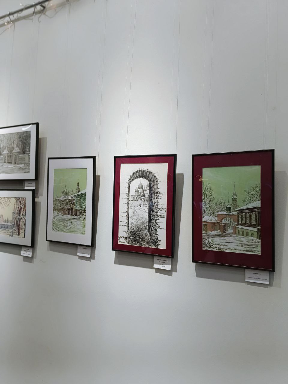 В областной библиотеке открылась персональная выставка в Пскове известного московского художника-графика Евгения Ладыгина "Ода русской зиме" В областной библиотеке открылась персональная выставка в Пскове известного московского художника-графика Евгения Ладыгина "Ода русской зиме"