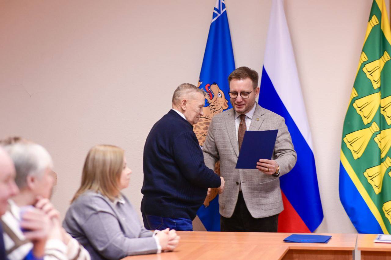 В сегодняшней повестке — награждения членов избирательных комиссий Гдовского и Пушкиногорского районов В сегодняшней повестке — награждения членов избирательных комиссий Гдовского и Пушкиногорского районов