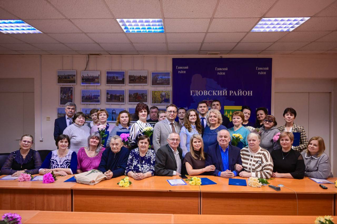 В сегодняшней повестке — награждения членов избирательных комиссий Гдовского и Пушкиногорского районов