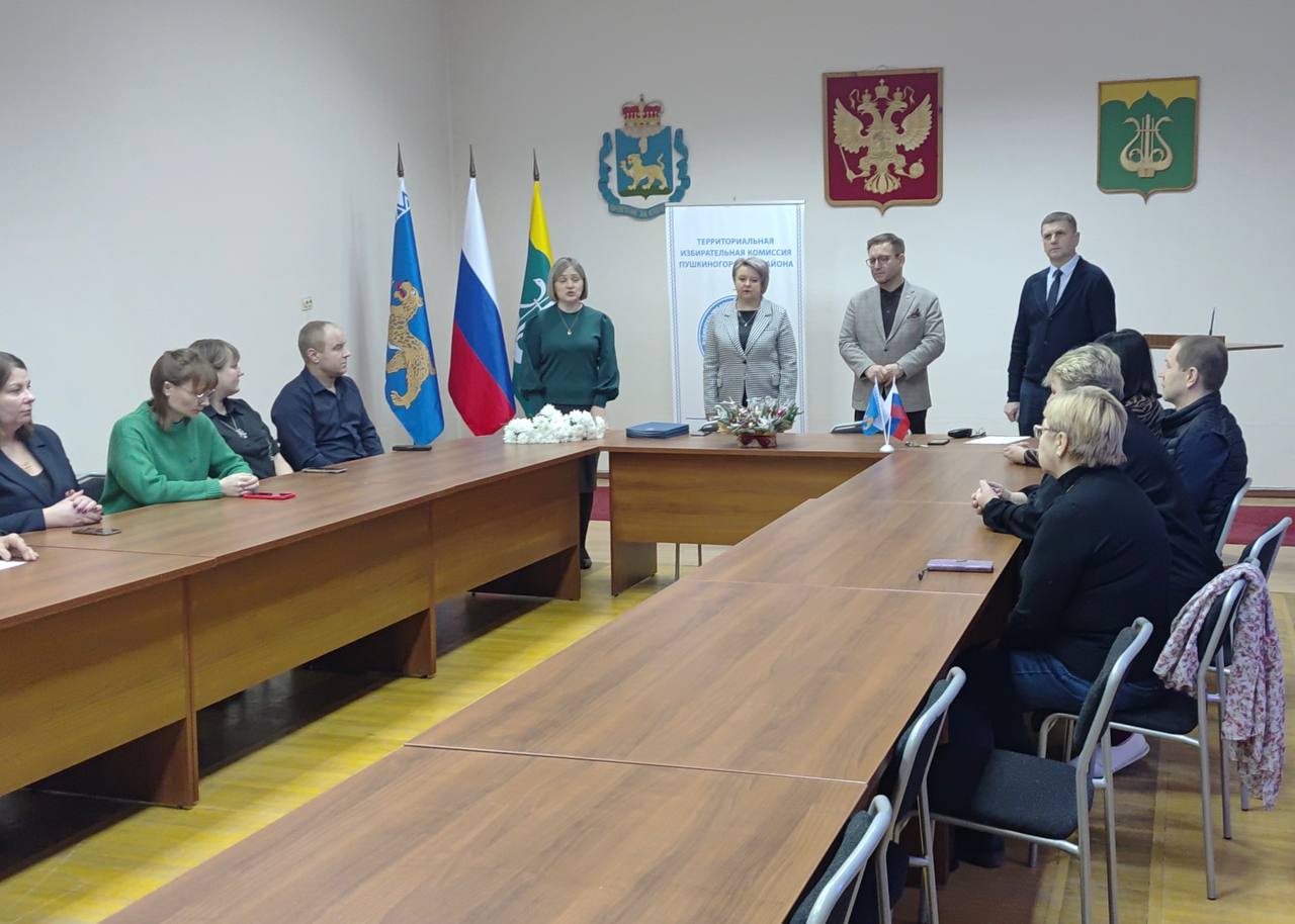 В сегодняшней повестке — награждения членов избирательных комиссий Гдовского и Пушкиногорского районов В сегодняшней повестке — награждения членов избирательных комиссий Гдовского и Пушкиногорского районов